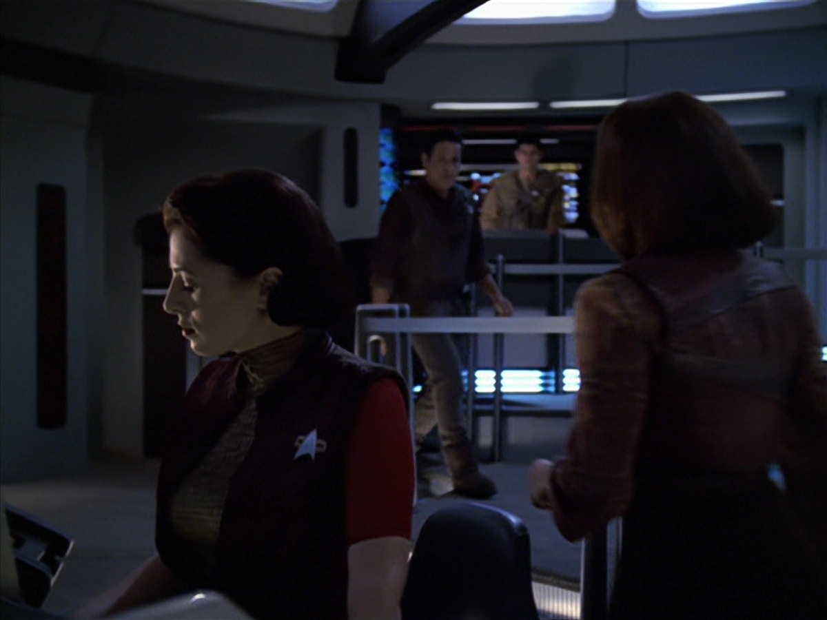 extant_StarTrek_VOY_7x04-Repression_3411.jpg