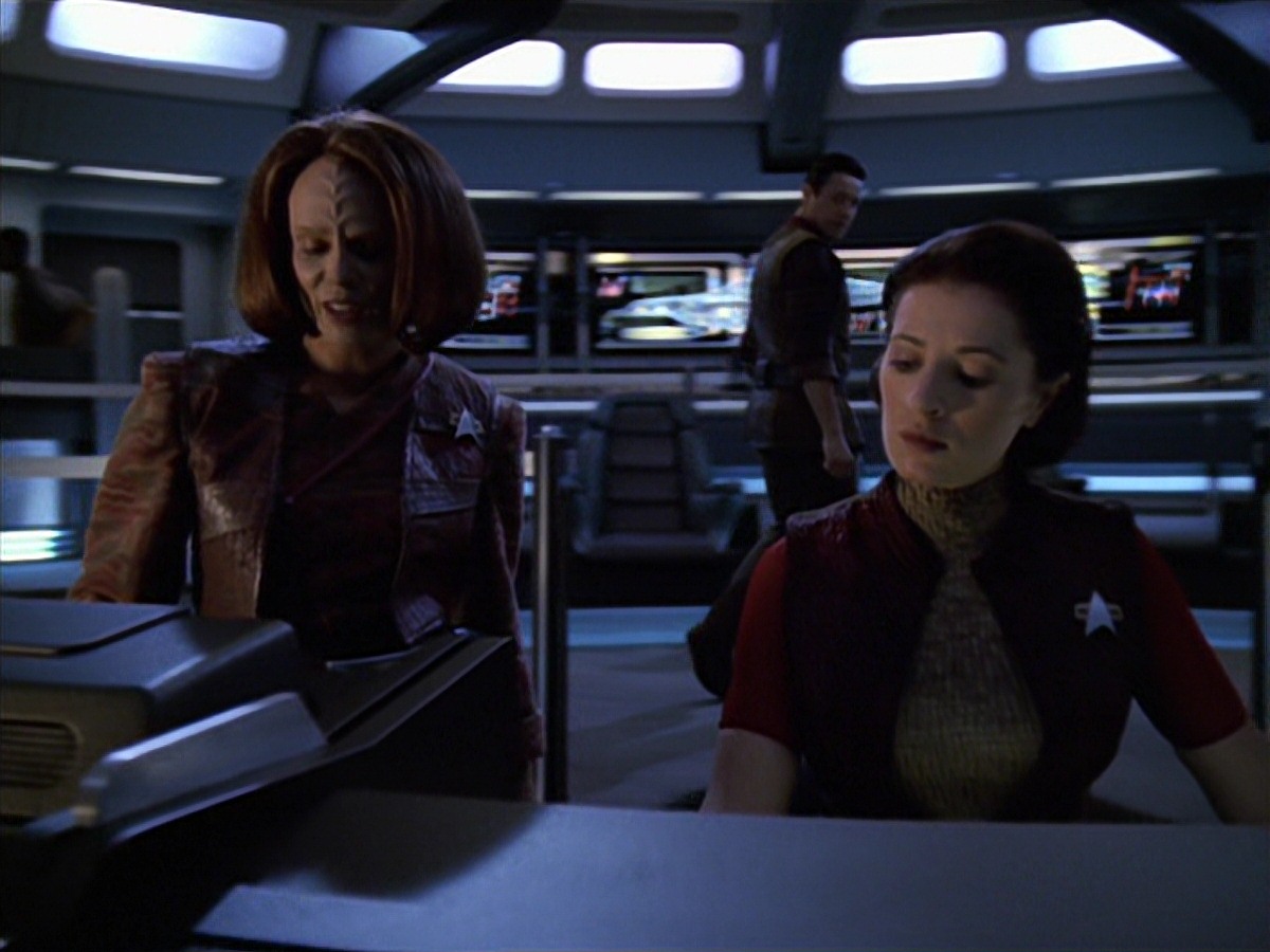 extant_StarTrek_VOY_7x04-Repression_3415.jpg