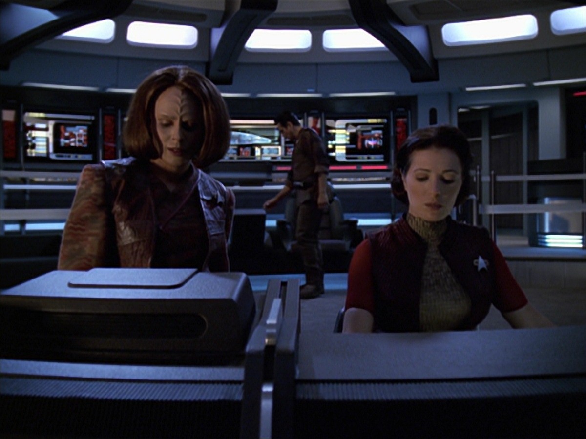 extant_StarTrek_VOY_7x04-Repression_3418.jpg