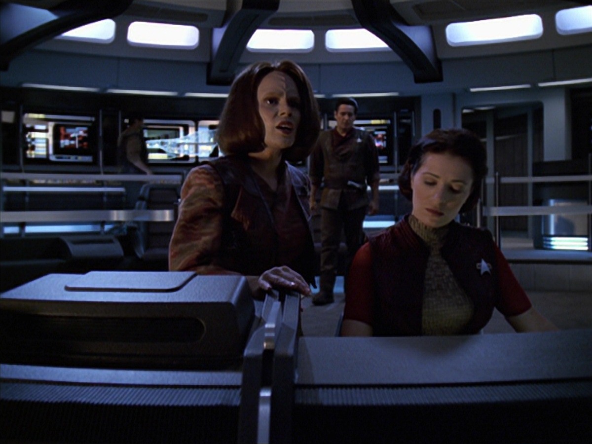 extant_StarTrek_VOY_7x04-Repression_3423.jpg