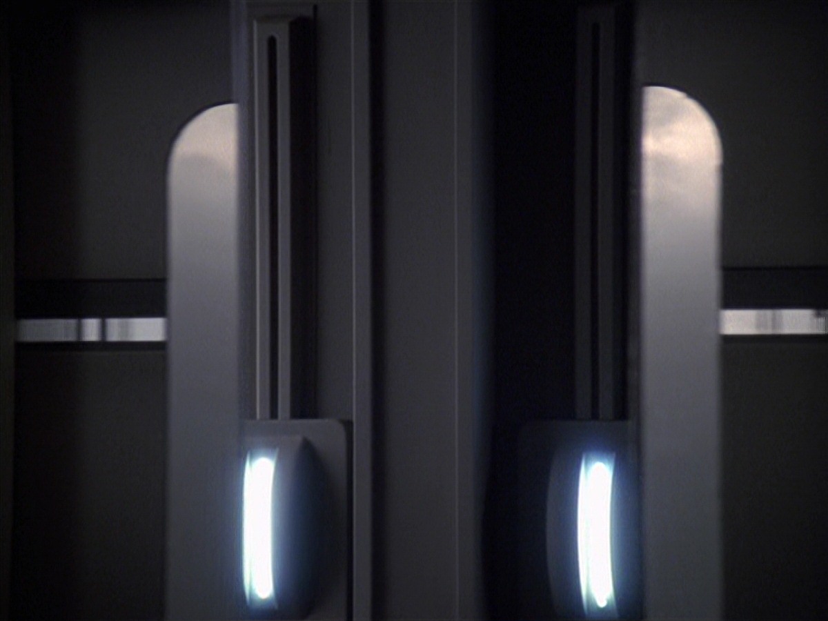 extant_StarTrek_VOY_7x04-Repression_3516.jpg