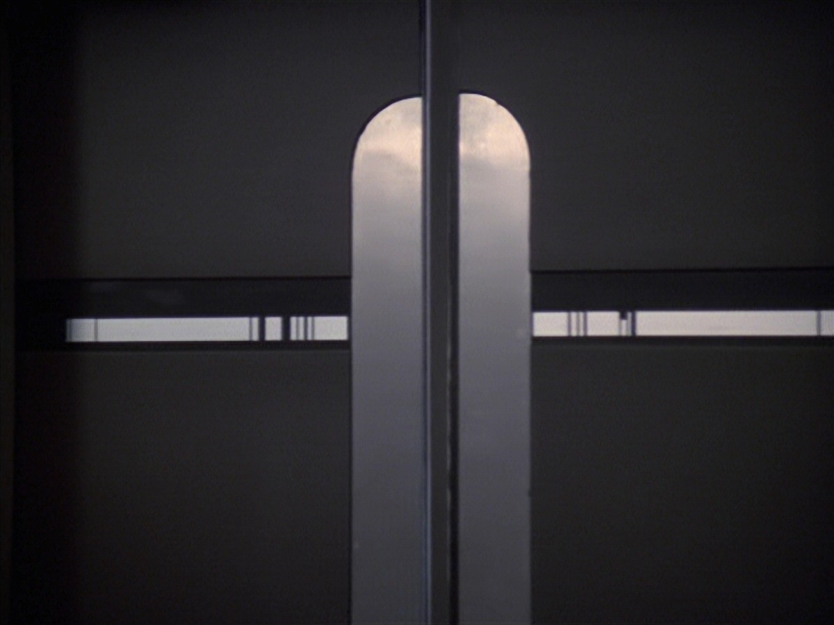 extant_StarTrek_VOY_7x04-Repression_3517.jpg