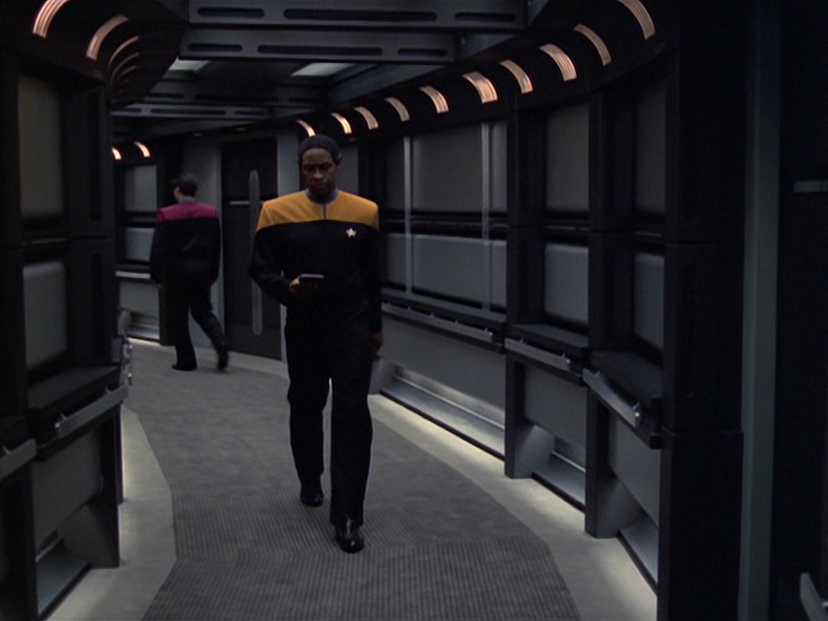 extant_StarTrek_VOY_7x04-Repression_3529.jpg