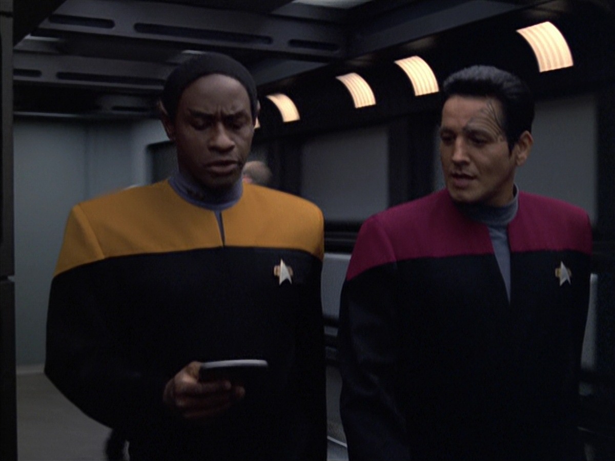 extant_StarTrek_VOY_7x04-Repression_3543.jpg