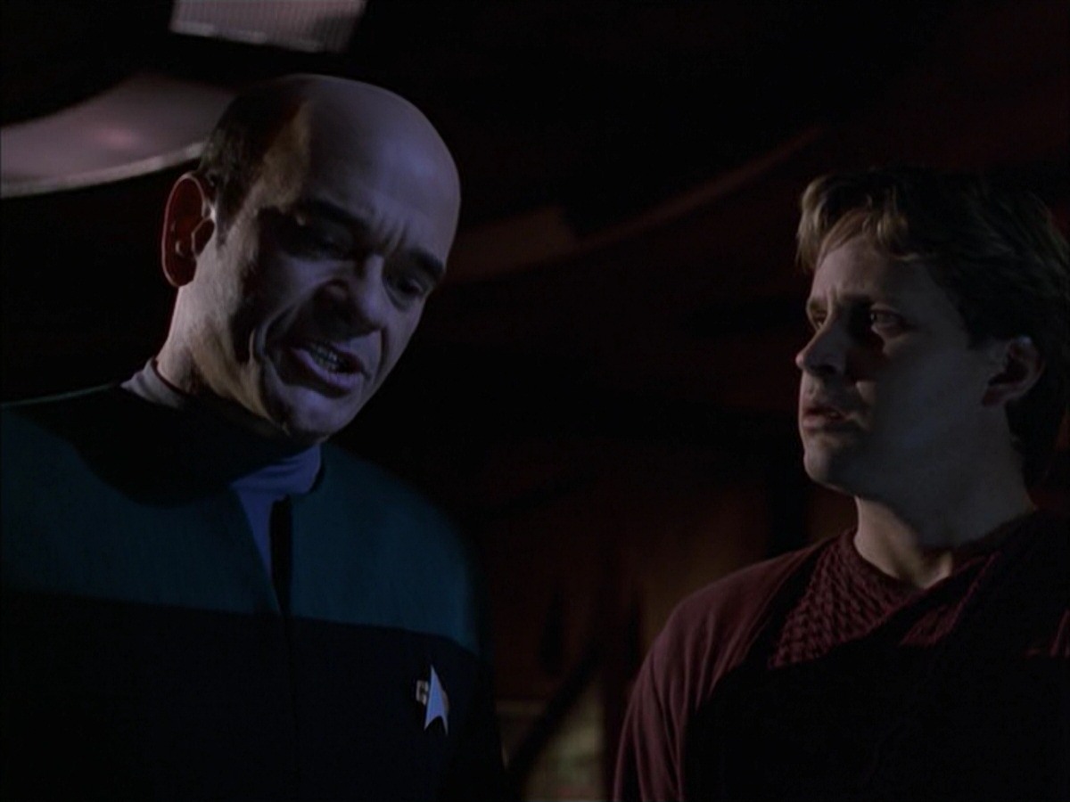 extant_StarTrek_VOY_7x05-CriticalCare_3117.jpg