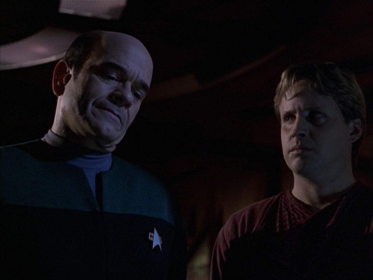 extant_StarTrek_VOY_7x05-CriticalCare_3127.jpg