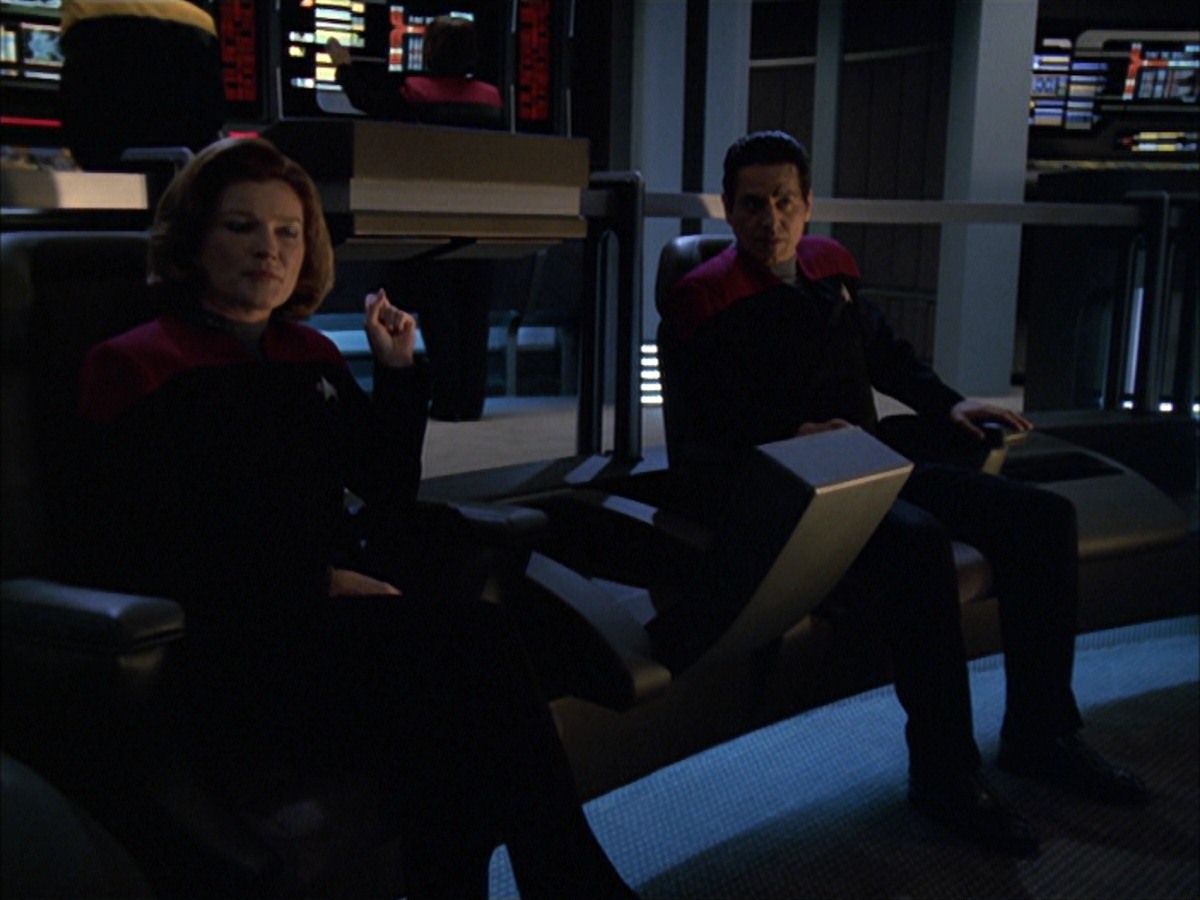extant_StarTrek_VOY_7x05-CriticalCare_3275.jpg