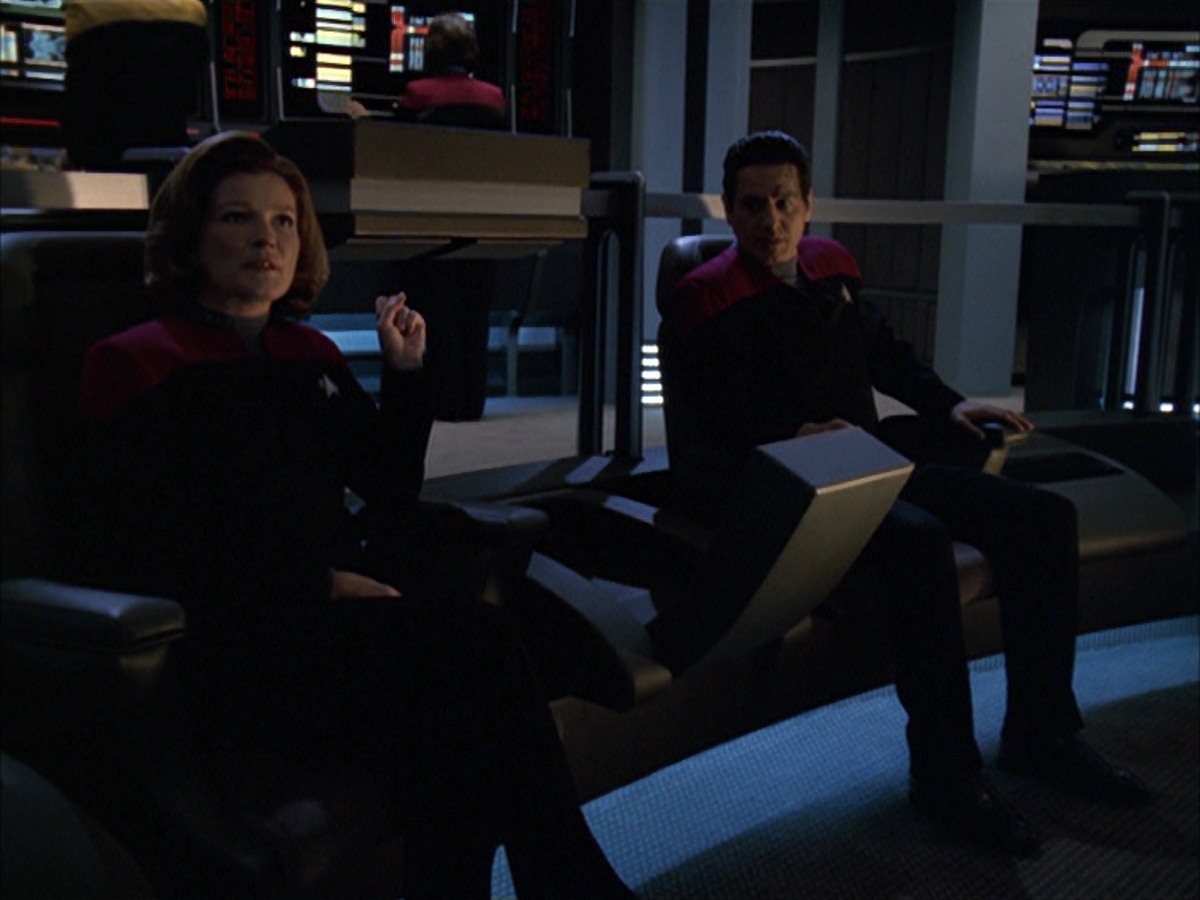 extant_StarTrek_VOY_7x05-CriticalCare_3278.jpg