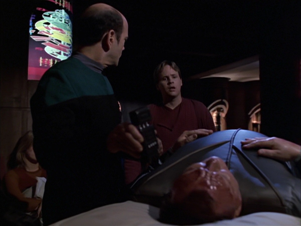 extant_StarTrek_VOY_7x05-CriticalCare_3307.jpg