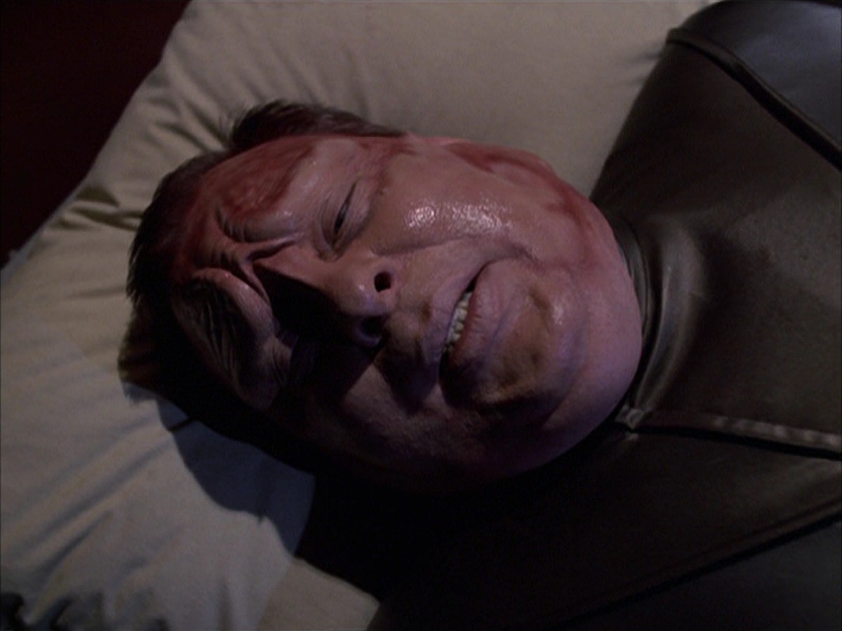 extant_StarTrek_VOY_7x05-CriticalCare_3334.jpg