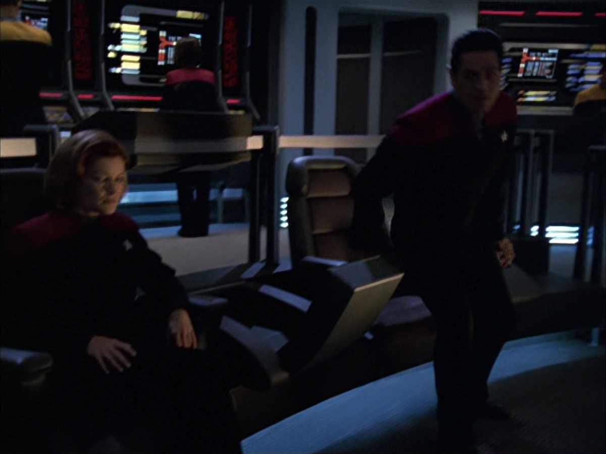 extant_StarTrek_VOY_7x05-CriticalCare_3356.jpg