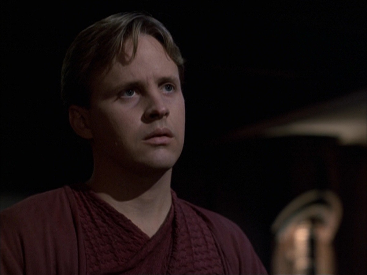extant_StarTrek_VOY_7x05-CriticalCare_3411.jpg