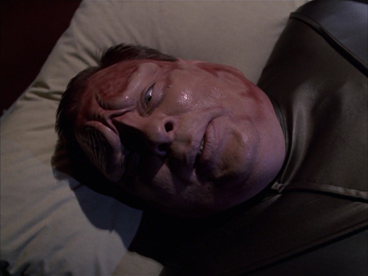 extant_StarTrek_VOY_7x05-CriticalCare_3430.jpg