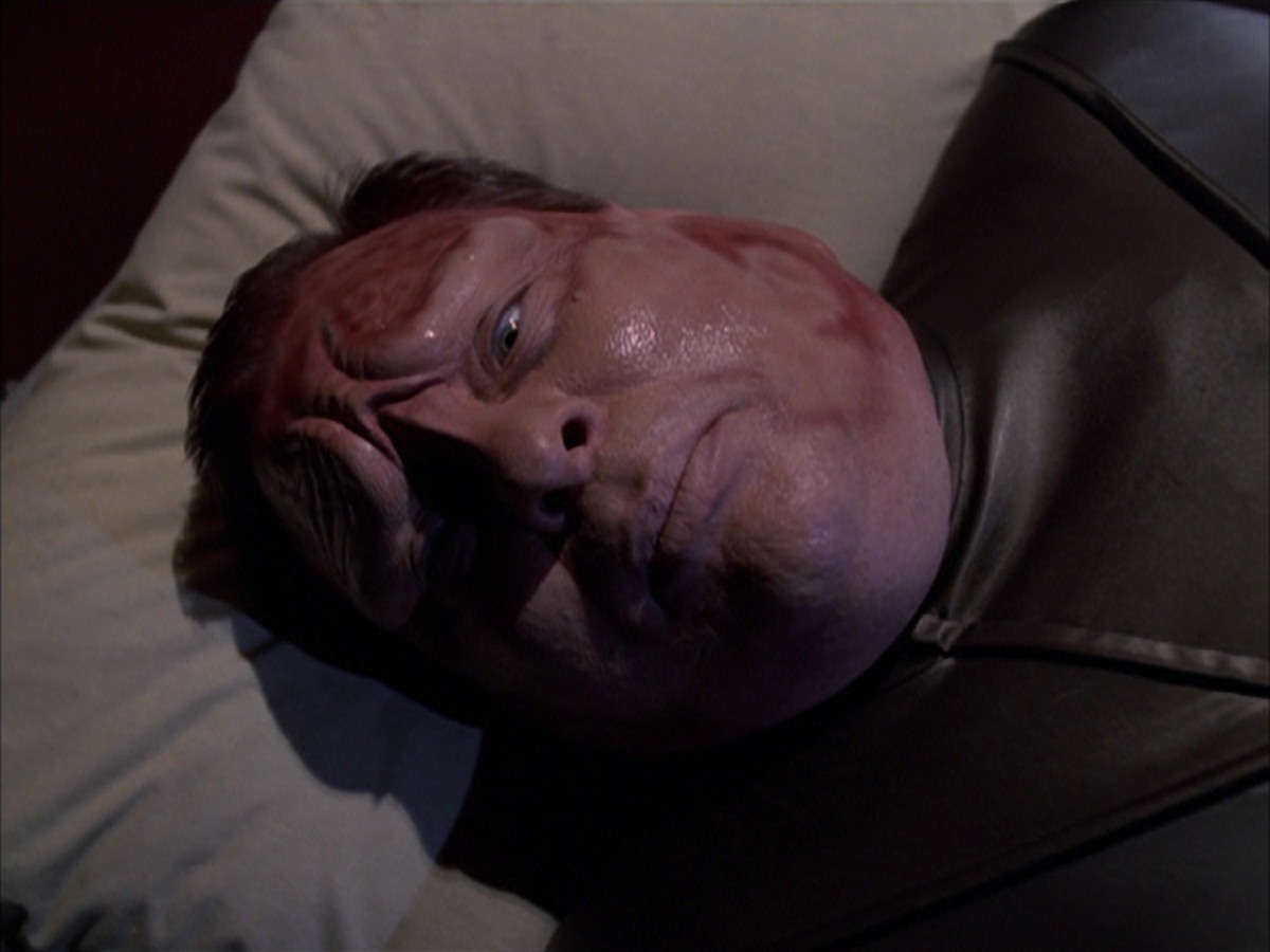 extant_StarTrek_VOY_7x05-CriticalCare_3438.jpg