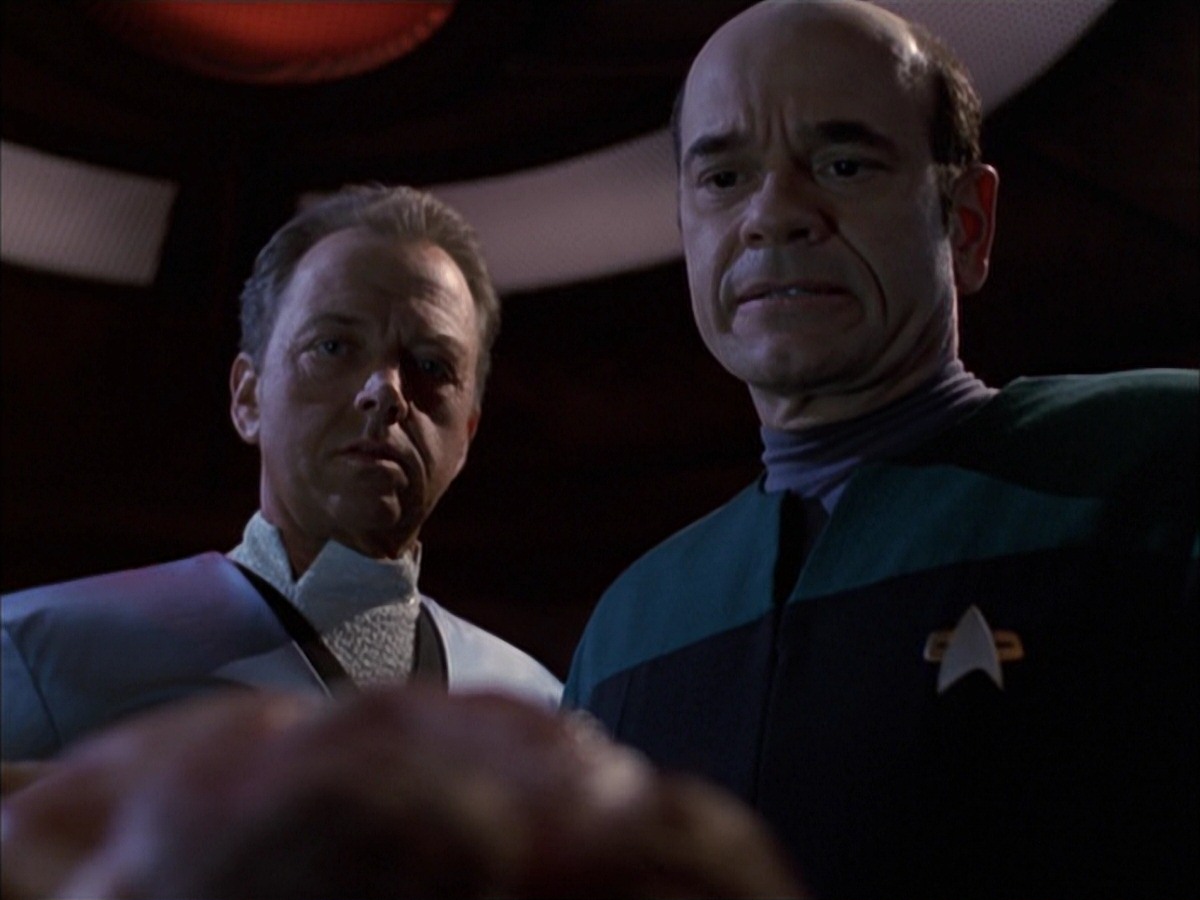 extant_StarTrek_VOY_7x05-CriticalCare_3464.jpg