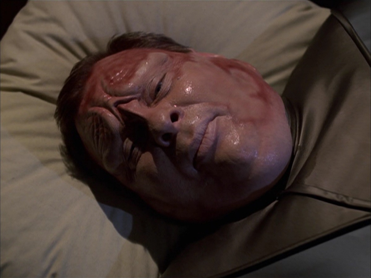 extant_StarTrek_VOY_7x05-CriticalCare_3467.jpg