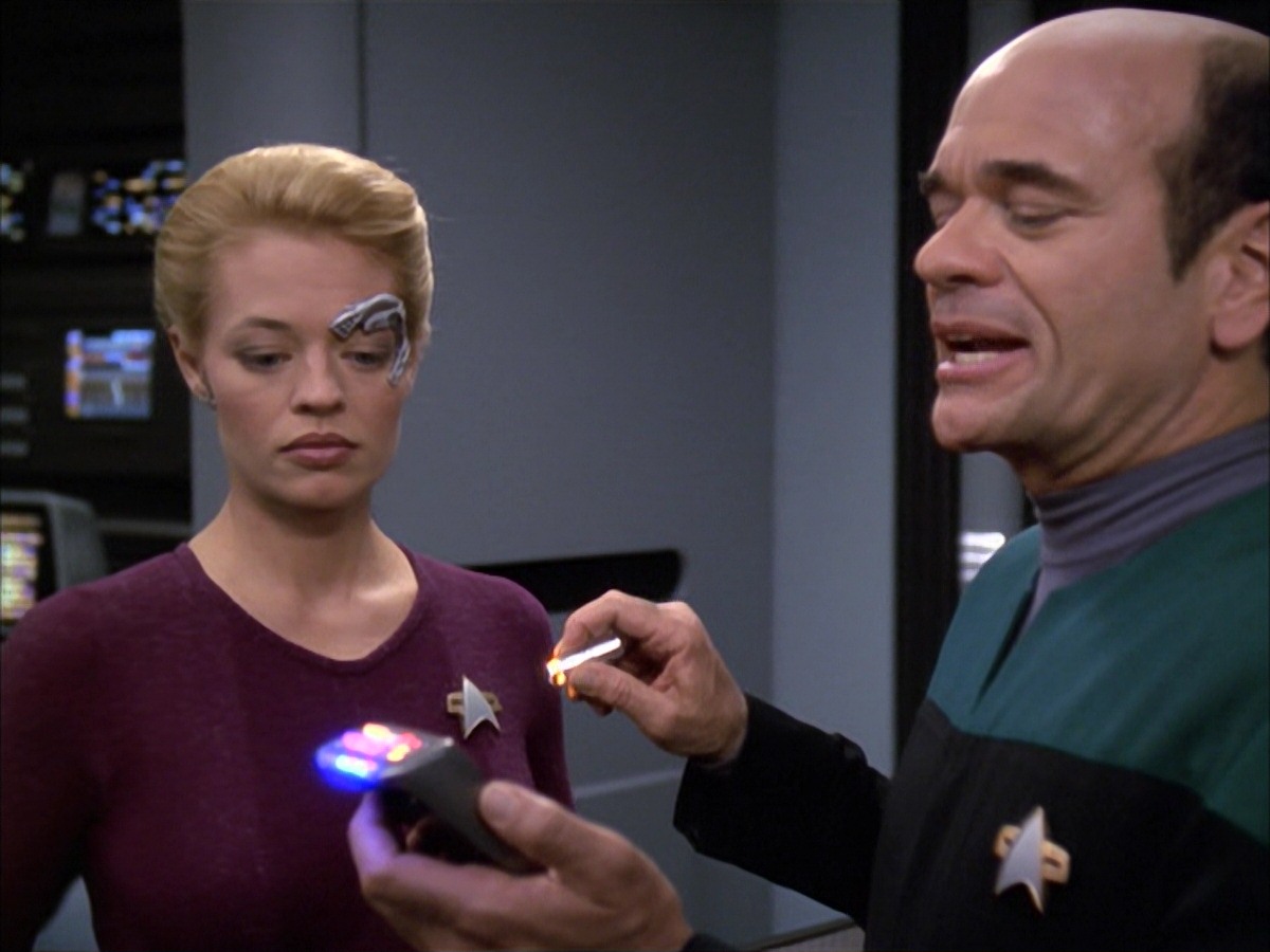 extant_StarTrek_VOY_7x05-CriticalCare_3481.jpg