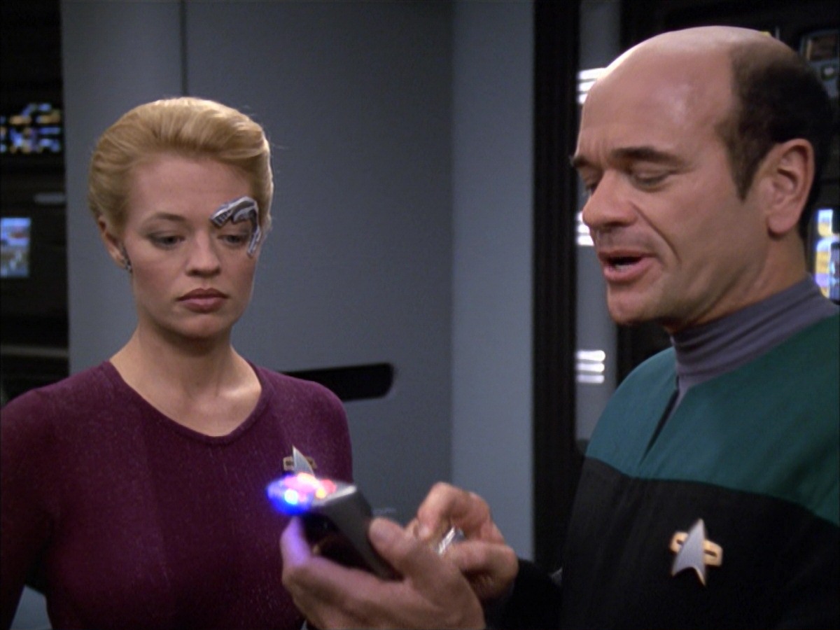 extant_StarTrek_VOY_7x05-CriticalCare_3482.jpg