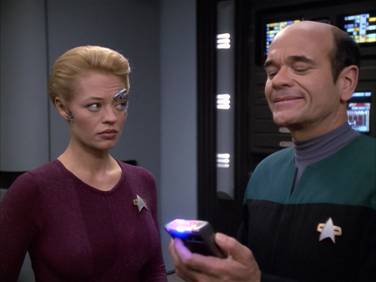 extant_StarTrek_VOY_7x05-CriticalCare_3484.jpg