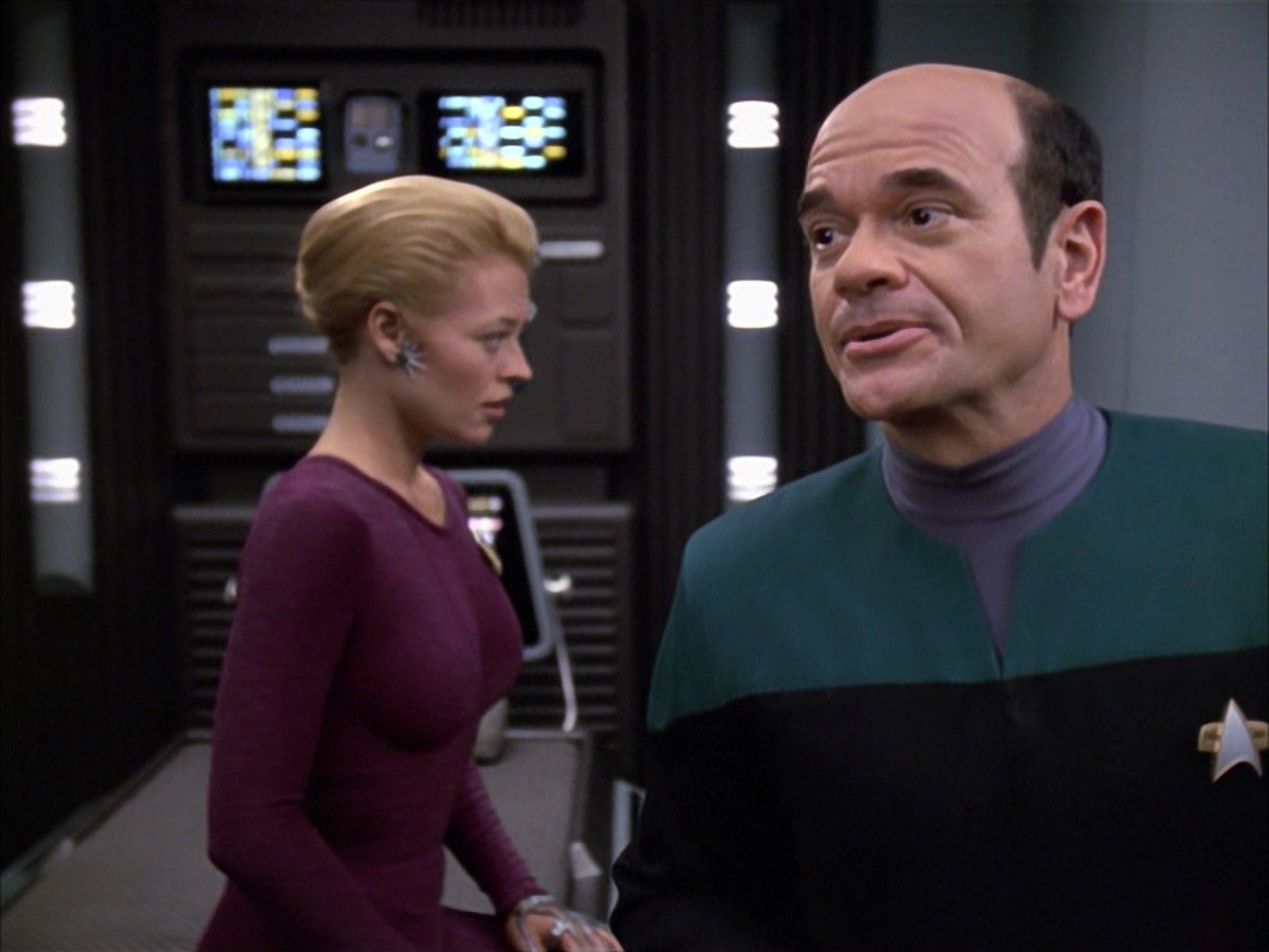 extant_StarTrek_VOY_7x05-CriticalCare_3494.jpg
