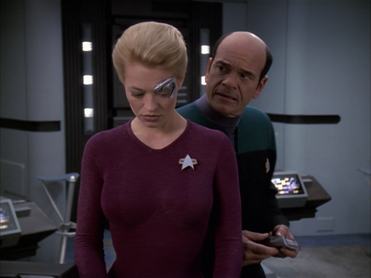extant_StarTrek_VOY_7x05-CriticalCare_3529.jpg