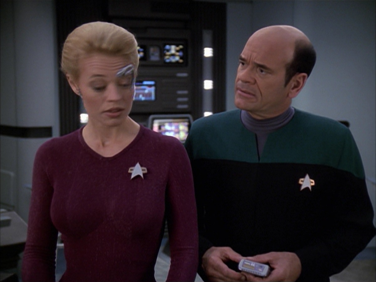 extant_StarTrek_VOY_7x05-CriticalCare_3534.jpg