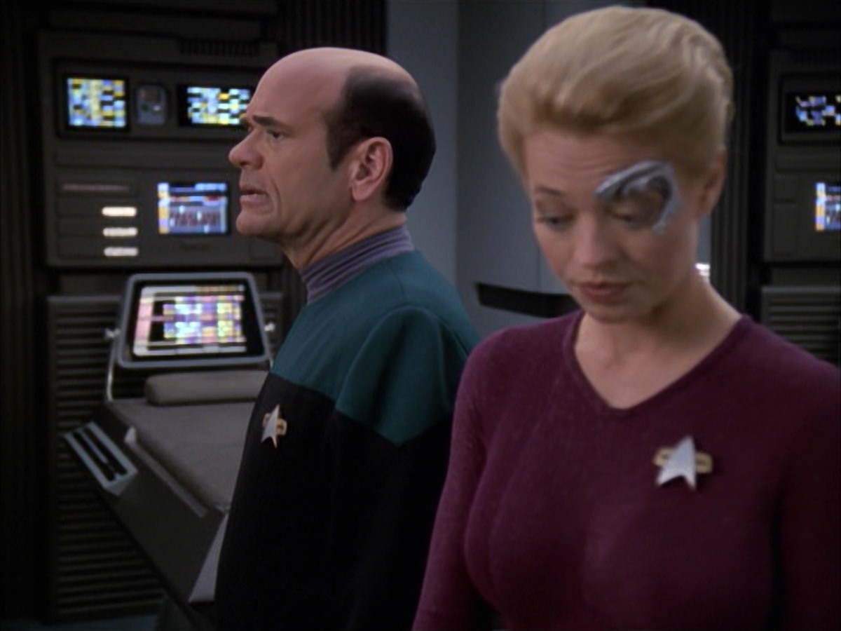 extant_StarTrek_VOY_7x05-CriticalCare_3557.jpg