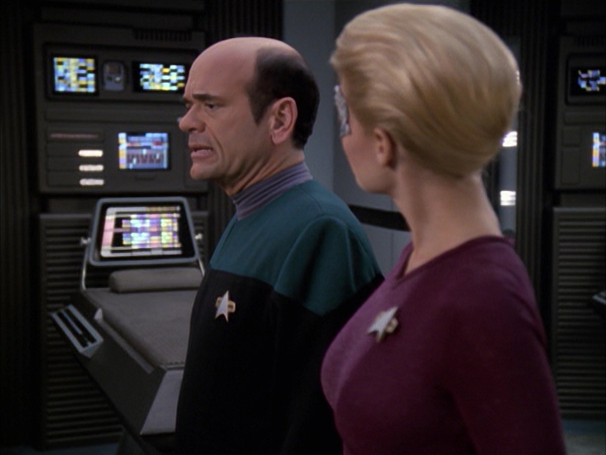 extant_StarTrek_VOY_7x05-CriticalCare_3559.jpg