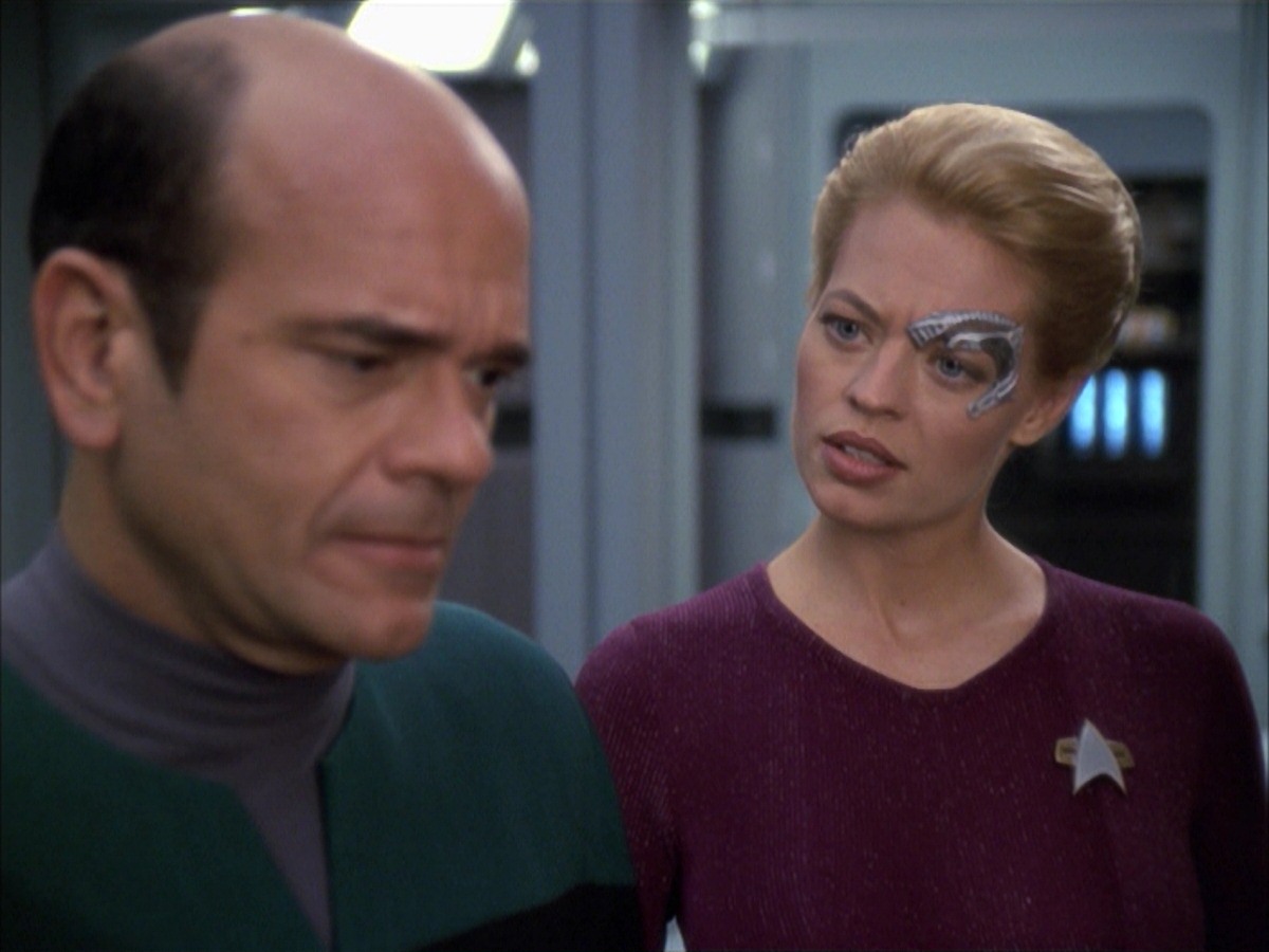 extant_StarTrek_VOY_7x05-CriticalCare_3564.jpg