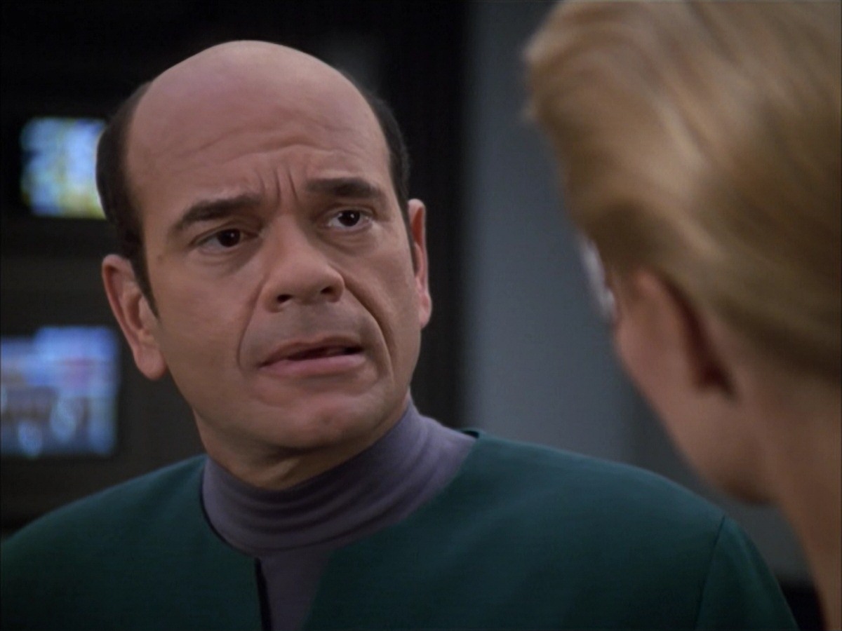 extant_StarTrek_VOY_7x05-CriticalCare_3568.jpg