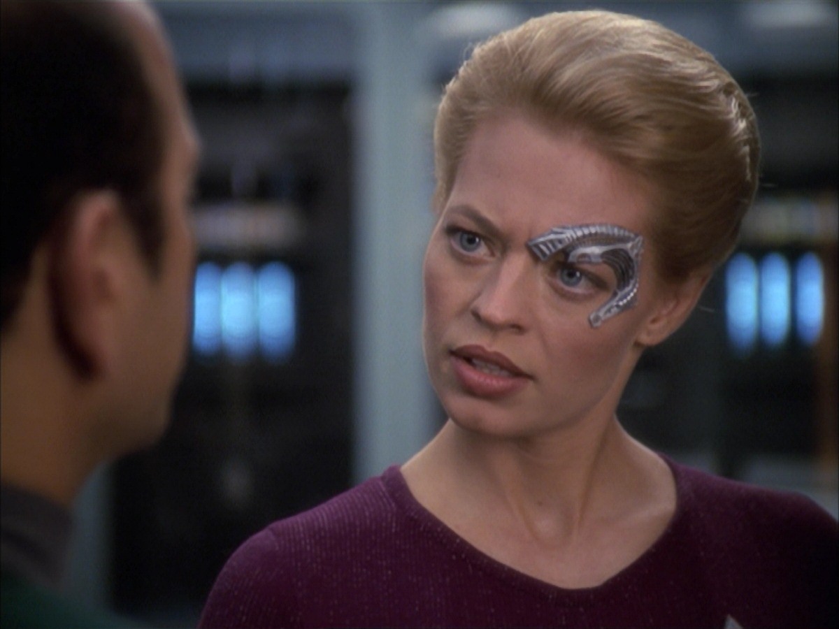 extant_StarTrek_VOY_7x05-CriticalCare_3580.jpg