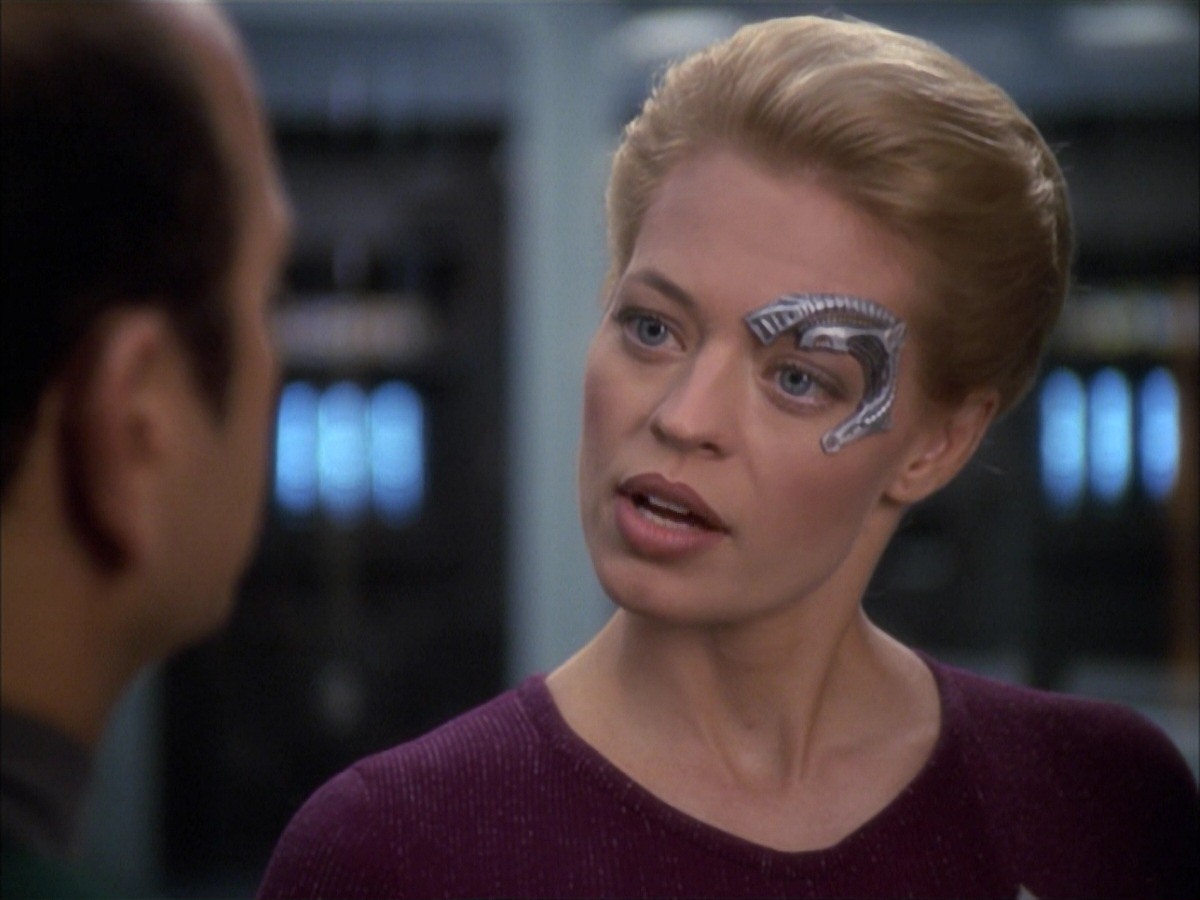 extant_StarTrek_VOY_7x05-CriticalCare_3591.jpg