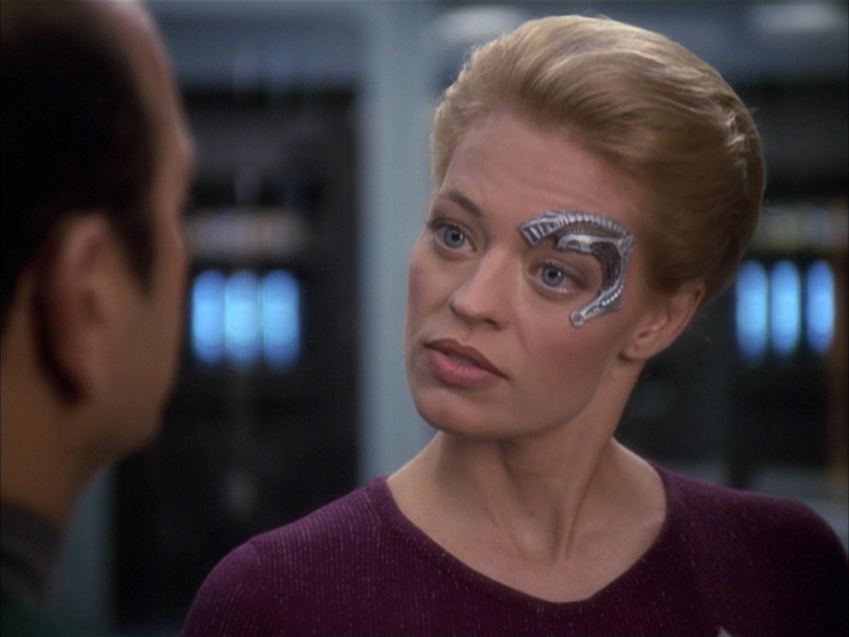 extant_StarTrek_VOY_7x05-CriticalCare_3592.jpg