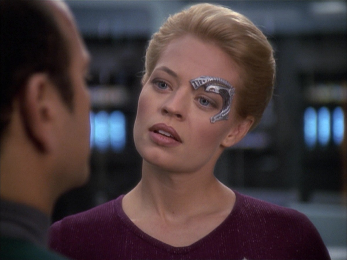 extant_StarTrek_VOY_7x05-CriticalCare_3606.jpg