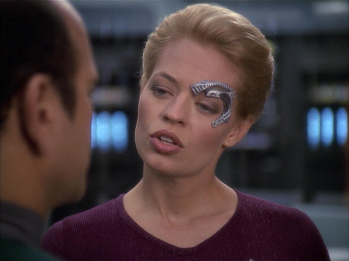 extant_StarTrek_VOY_7x05-CriticalCare_3607.jpg