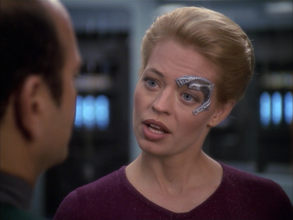 extant_StarTrek_VOY_7x05-CriticalCare_3620.jpg