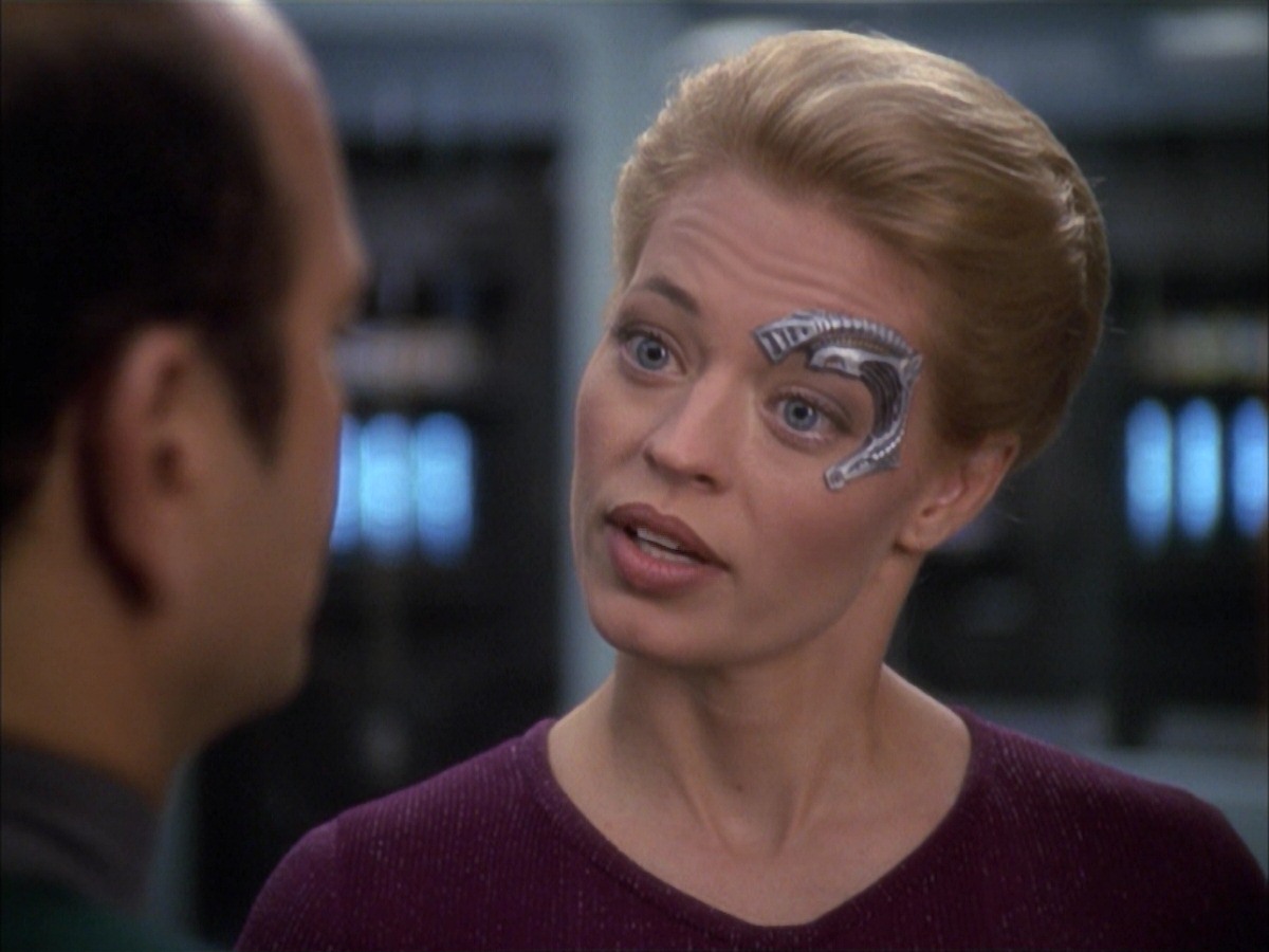 extant_StarTrek_VOY_7x05-CriticalCare_3621.jpg