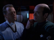 extant_StarTrek_VOY_7x05-CriticalCare_3424.jpg