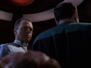 extant_StarTrek_VOY_7x05-CriticalCare_3460.jpg