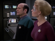 extant_StarTrek_VOY_7x05-CriticalCare_3558.jpg