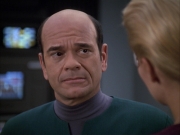 extant_StarTrek_VOY_7x05-CriticalCare_3614.jpg