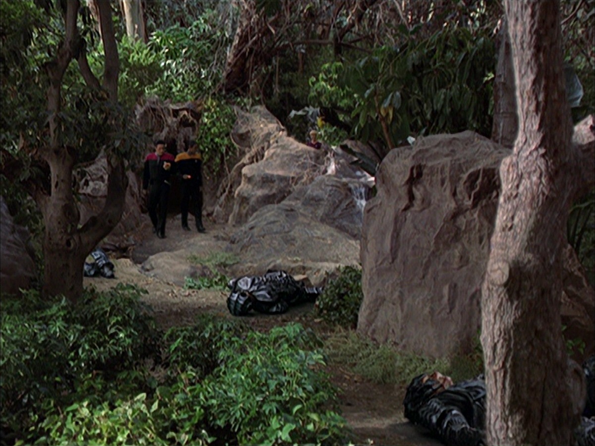 extant_StarTrek_VOY_7x09_7x10-FleshAndBlood_0855.jpg