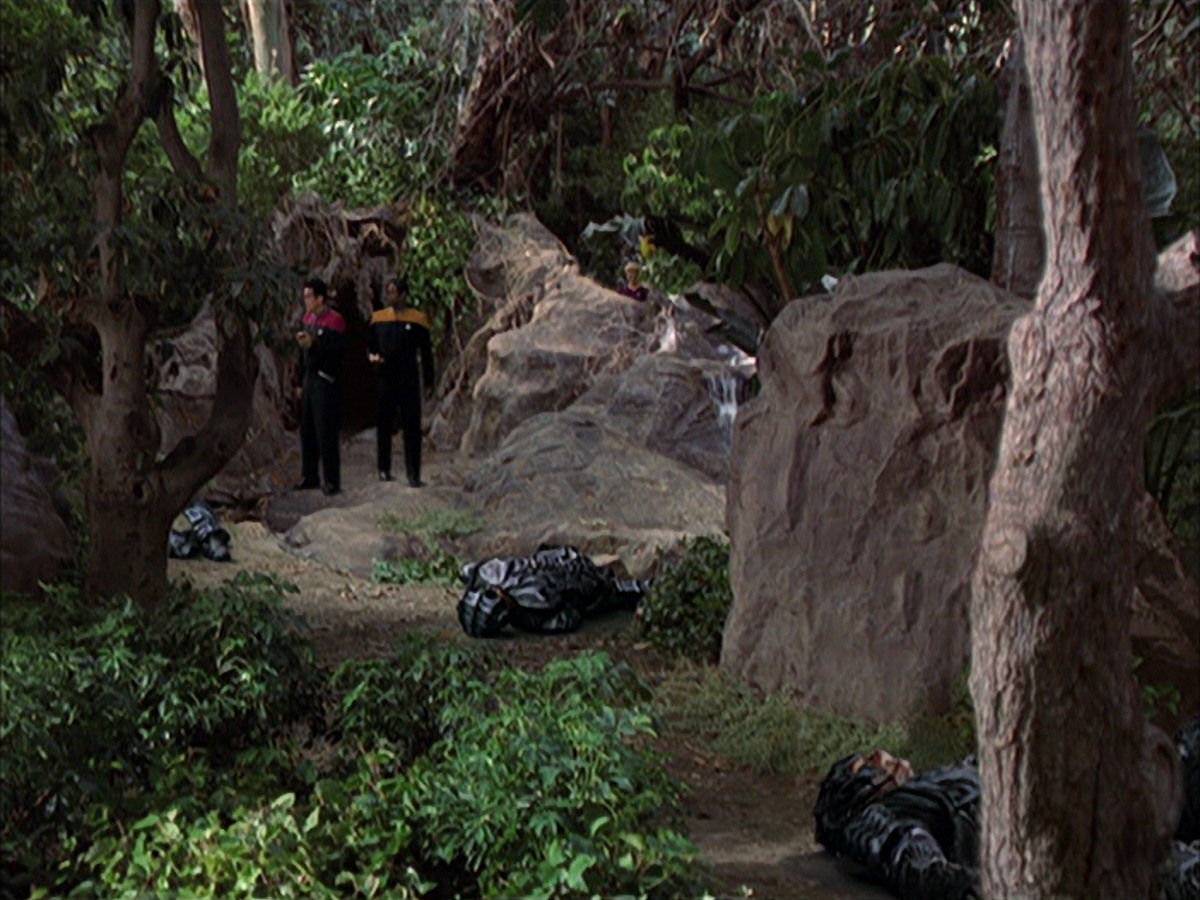extant_StarTrek_VOY_7x09_7x10-FleshAndBlood_0859.jpg