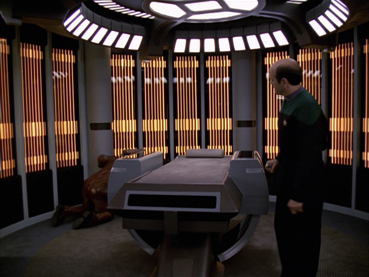 extant_StarTrek_VOY_7x09_7x10-FleshAndBlood_0934.jpg