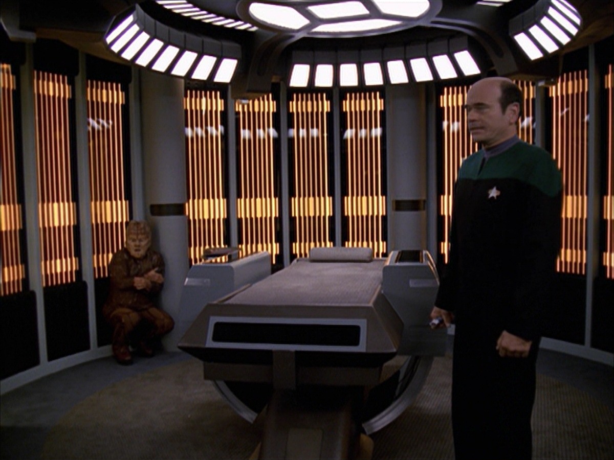 extant_StarTrek_VOY_7x09_7x10-FleshAndBlood_0946.jpg