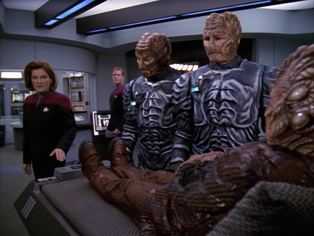 extant_StarTrek_VOY_7x09_7x10-FleshAndBlood_1229.jpg