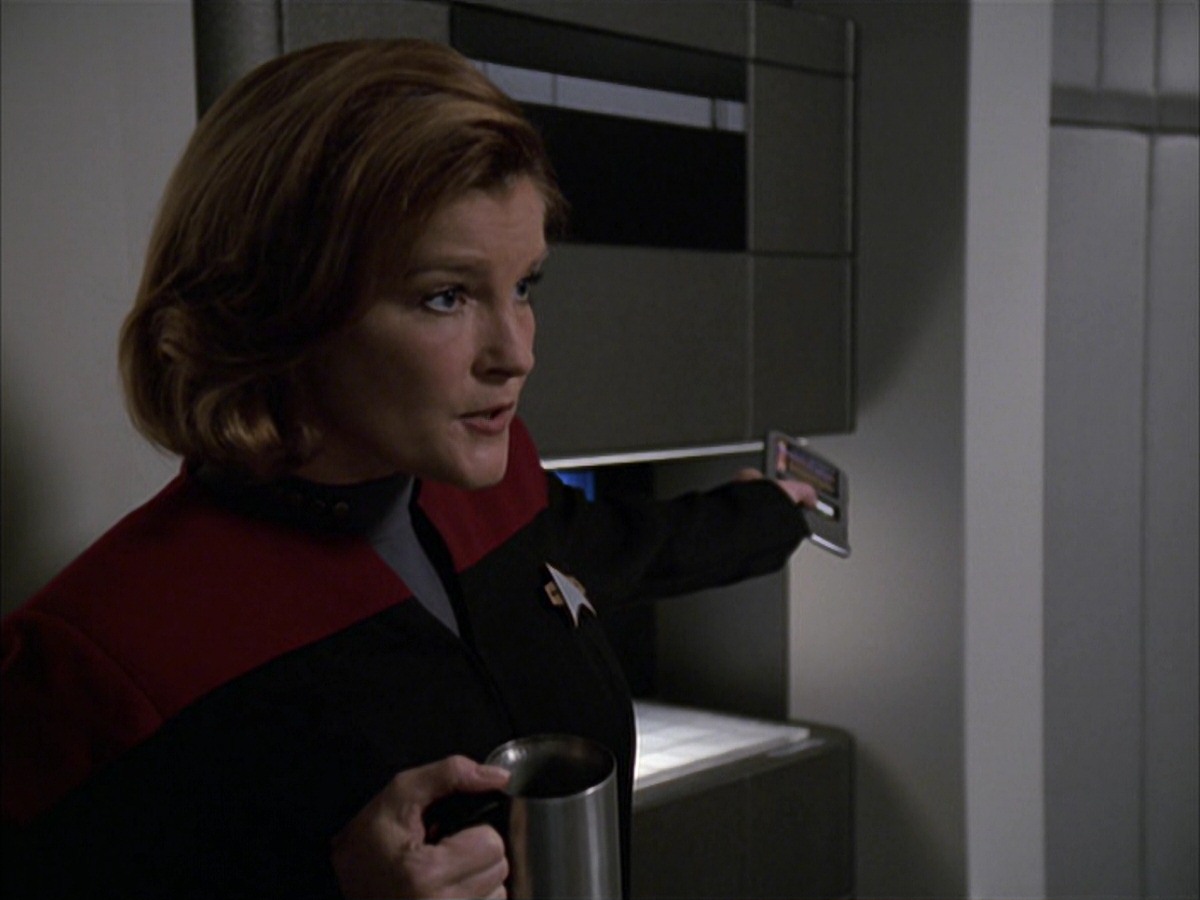 extant_StarTrek_VOY_7x09_7x10-FleshAndBlood_1454.jpg