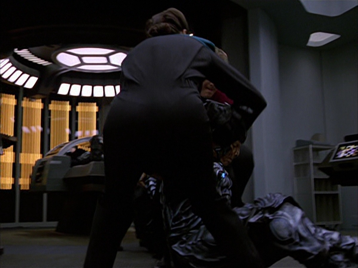extant_StarTrek_VOY_7x09_7x10-FleshAndBlood_1607.jpg