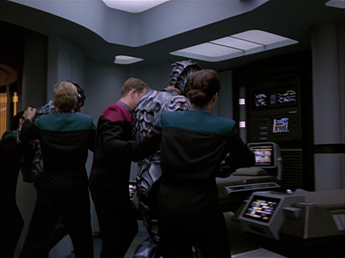 extant_StarTrek_VOY_7x09_7x10-FleshAndBlood_1611.jpg