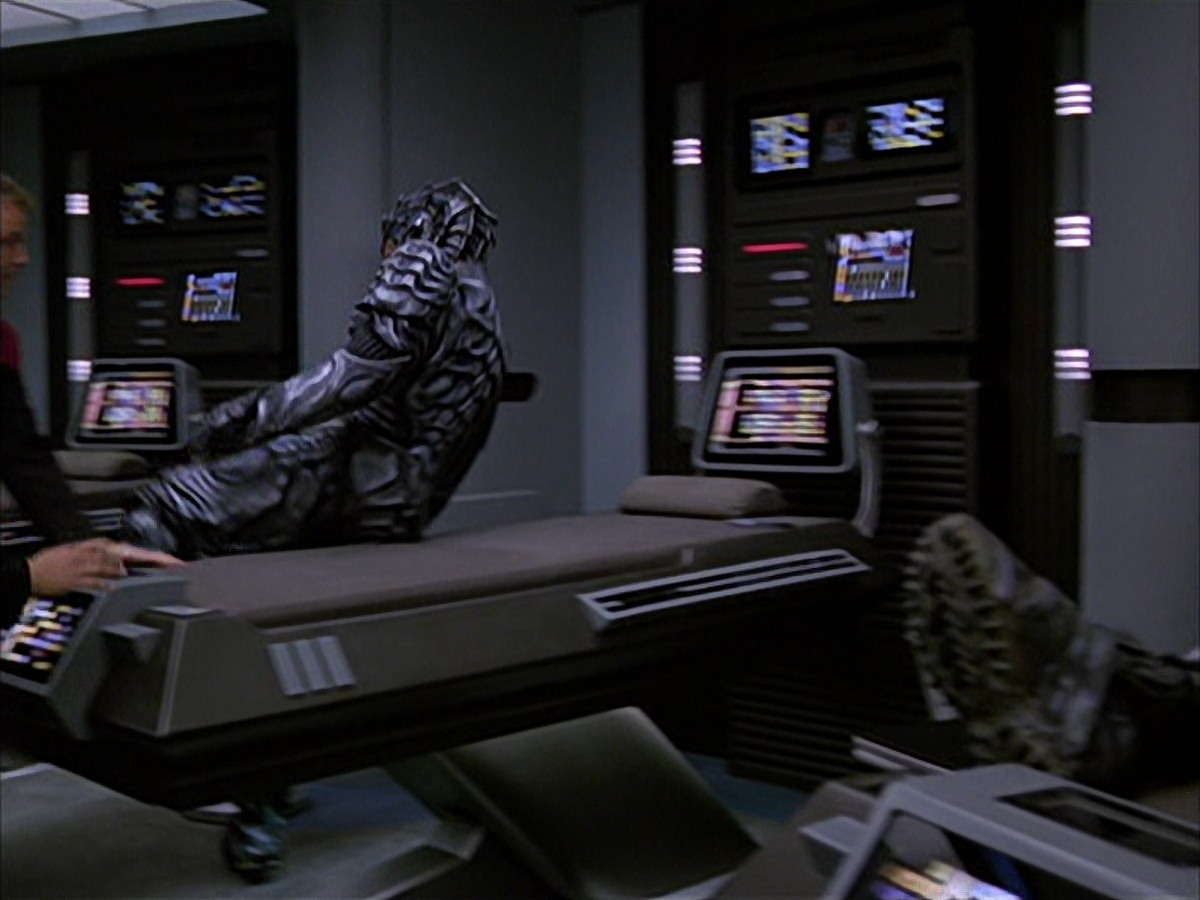 extant_StarTrek_VOY_7x09_7x10-FleshAndBlood_1614.jpg